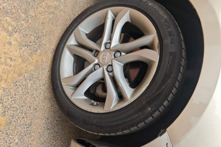 Used Geely Auto Emgrand GL 2017 1.3T DCT Luxury Model Right Front Wheel Hub