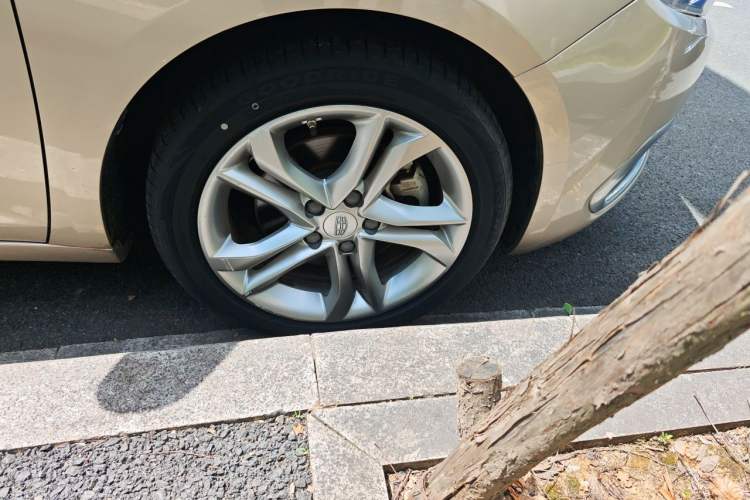 Used Geely Auto Emgrand GL 2017 1.3T DCT Luxury Model Right Front Wheel Hub