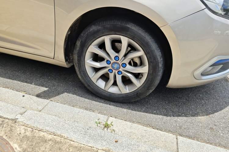 Used Geely Auto Emgrand GL 2017 1.8L Manual Elite Model Right Front Wheel Hub