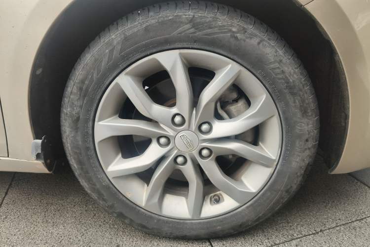 Used Geely Auto Emgrand GL 2017 1.3T Manual Elite Model Right Front Wheel Hub