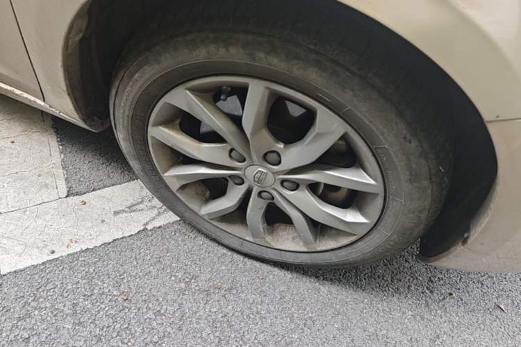 Used Geely Auto Emgrand GL 2017 1.3T Manual Elite Model Right Front Wheel Hub