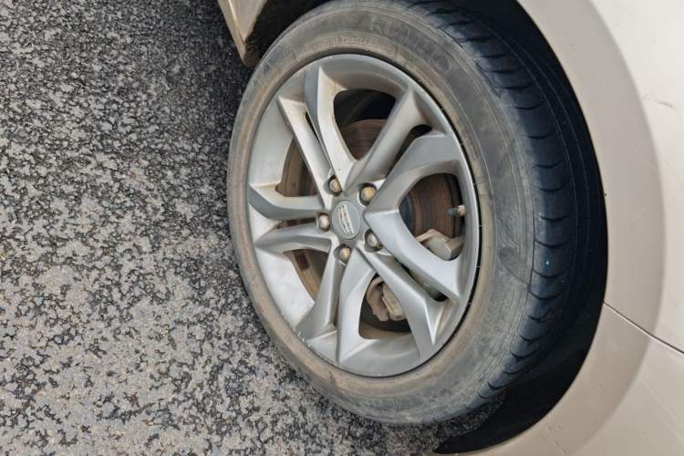 Used Geely Auto Emgrand GL 2017 1.3T DCT Luxury Model Right Front Wheel Hub