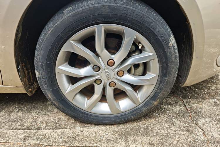 Used Geely Auto Emgrand GL 2017 1.8L Manual Elite Model Right Front Wheel Hub