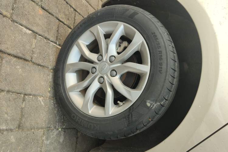 Used Geely Auto Emgrand GL 2017 1.3T DCT Elite Model Right Rear Wheel Hub