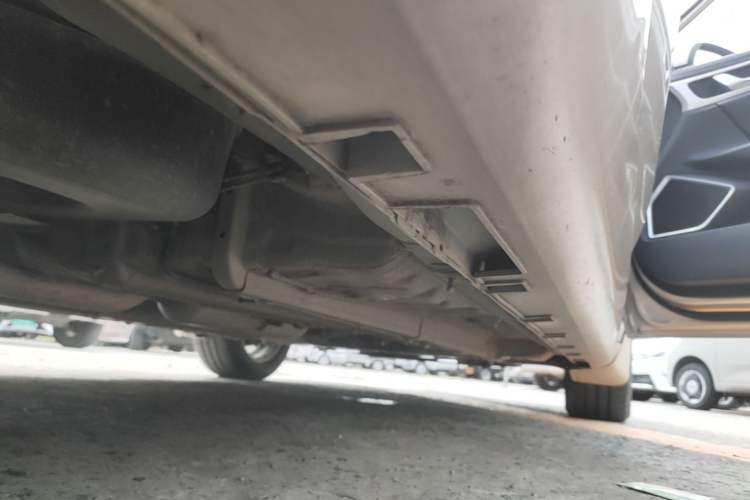 Used Geely Auto Emgrand GL 2017 1.8L DCT Elite Model Right Side Sill