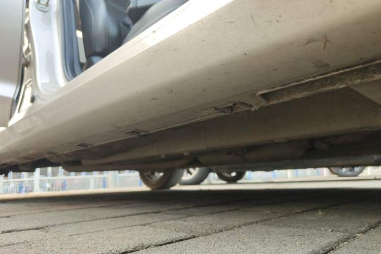 Used Geely Auto Emgrand GL 2017 1.3T DCT Elite Model Right Side Sill