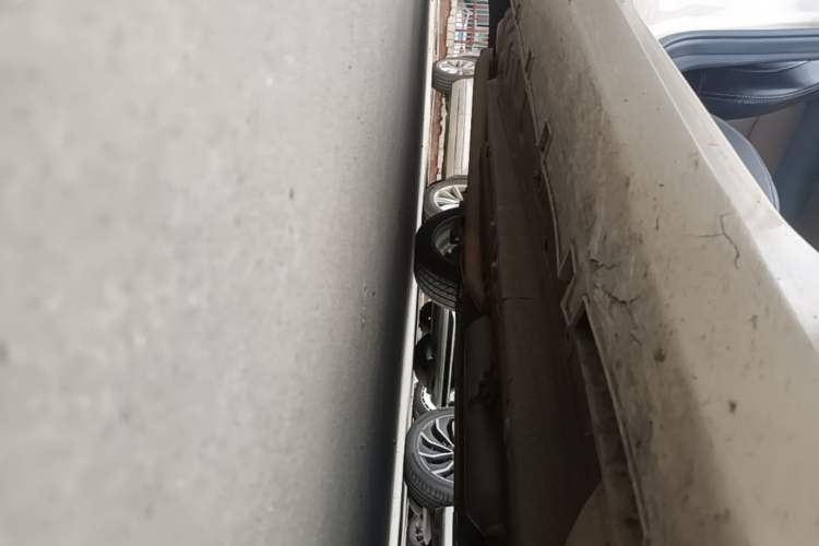 Used Geely Auto Emgrand GL 2017 1.3T DCT Luxury Model Right Side Sill