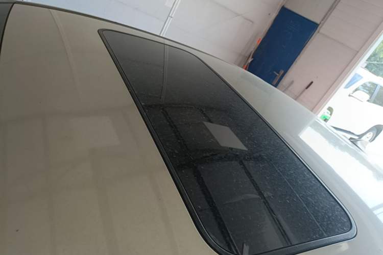 Used Geely Auto Emgrand GL 2017 1.8L Manual Elite Model Roof