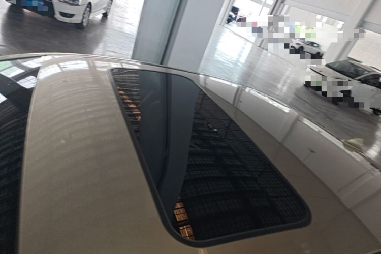 Used Geely Auto Emgrand GL 2017 1.8L Manual Elite Model Roof
