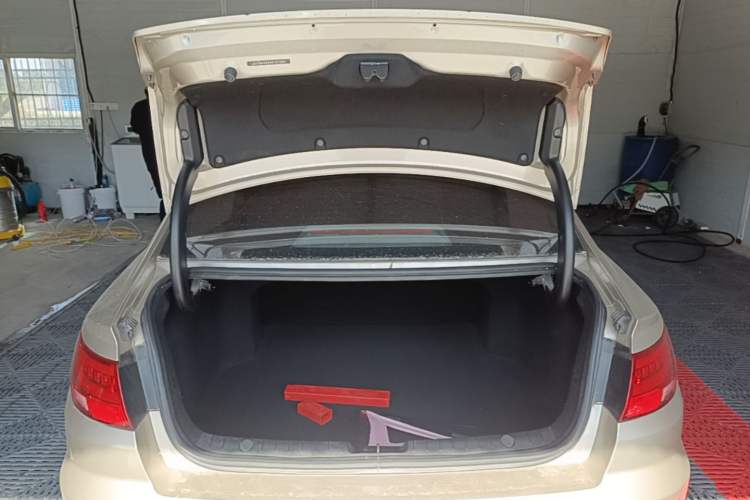 Used Geely Auto Emgrand GL 2017 1.8L Manual Elite Model Trunk