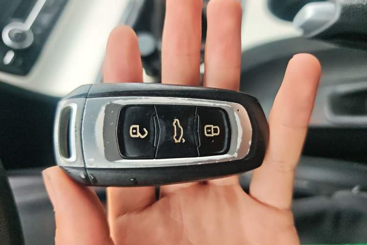 Used Geely Auto Emgrand GL 2017 1.8L Manual Elite Model Vehicle Key