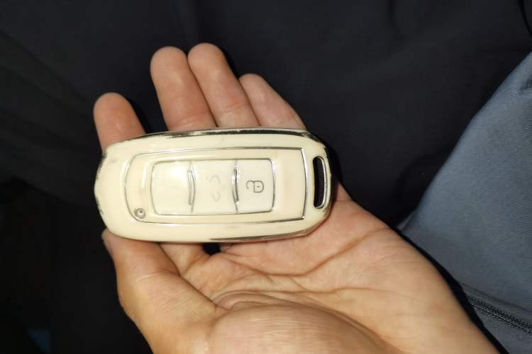 Used Geely Auto Emgrand GL 2017 1.8L Manual Elite Model Vehicle Key