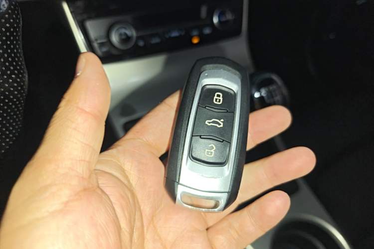 Used Geely Auto Emgrand GL 2017 1.8L Manual Elite Model Vehicle Key