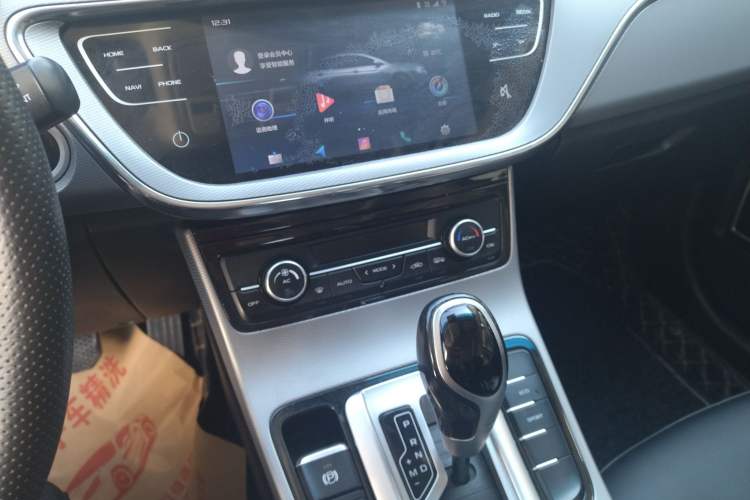 Used Geely Auto Emgrand GL 2018 1.4T DCT Elite Smart Connectivity Version Audio And AC Panel
