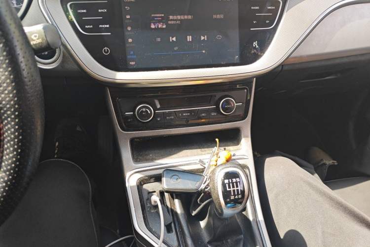 Used Geely Auto Emgrand GL 2018 1.4T Manual Elite Smart Connectivity Version Audio And AC Panel
