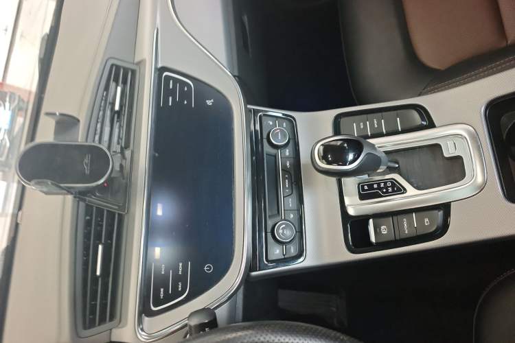 Used Geely Auto Emgrand GL 2018 1.4T DCT Prestige Smart Connectivity Version Audio And AC Panel
