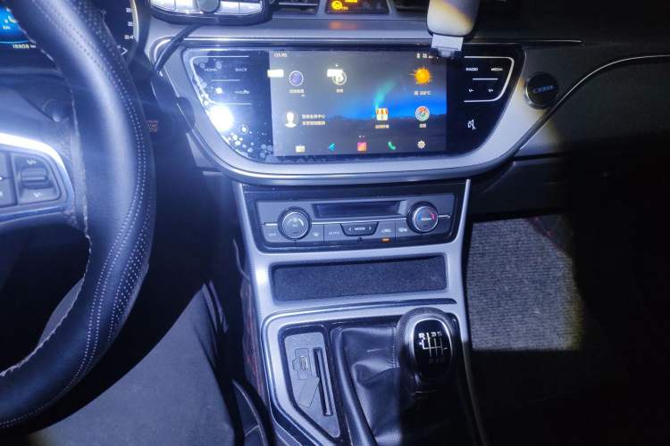 Used Geely Auto Emgrand GL 2018 1.4T Manual Elite Smart Connectivity Version Audio And AC Panel