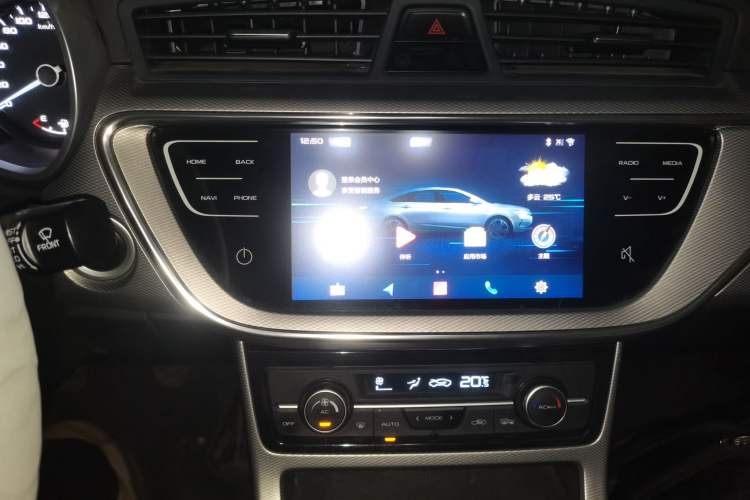 Used Geely Auto Emgrand GL 2018 1.8L Manual Elite Smart Connectivity Version Audio And AC Panel