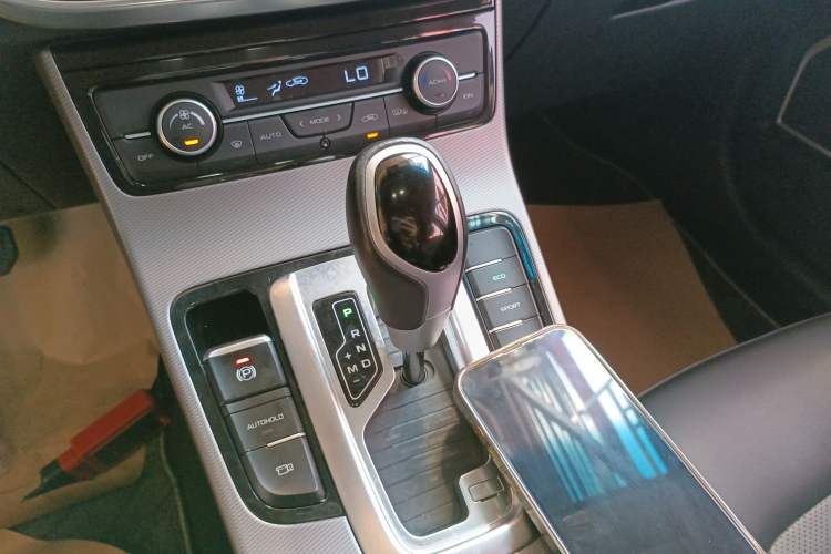 Used Geely Auto Emgrand GL 2018 1.8L DCT Elite Smart Connectivity Version Gear Lever