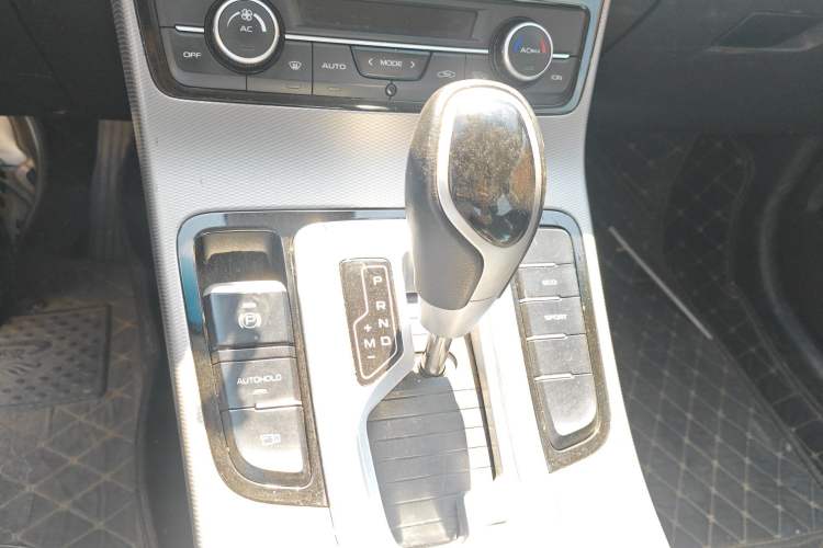Used Geely Auto Emgrand GL 2018 1.8L DCT Elite Smart Connectivity Version Gear Lever