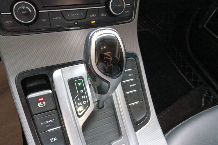 Used Geely Auto Emgrand GL 2018 1.4T DCT Elite Smart Connectivity Version Gear Lever