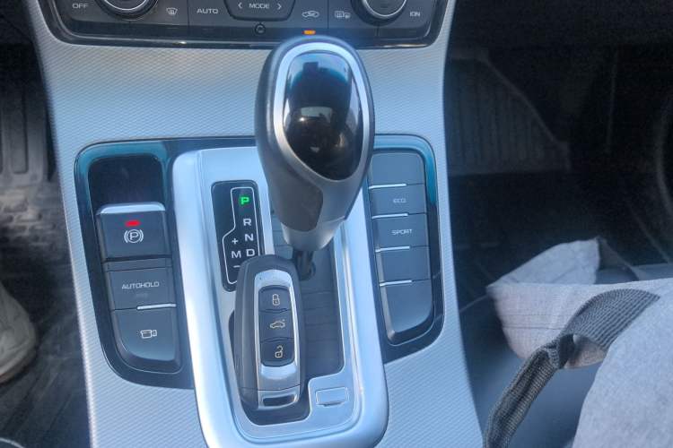Used Geely Auto Emgrand GL 2018 1.4T DCT Elite Smart Connectivity Version Gear Lever