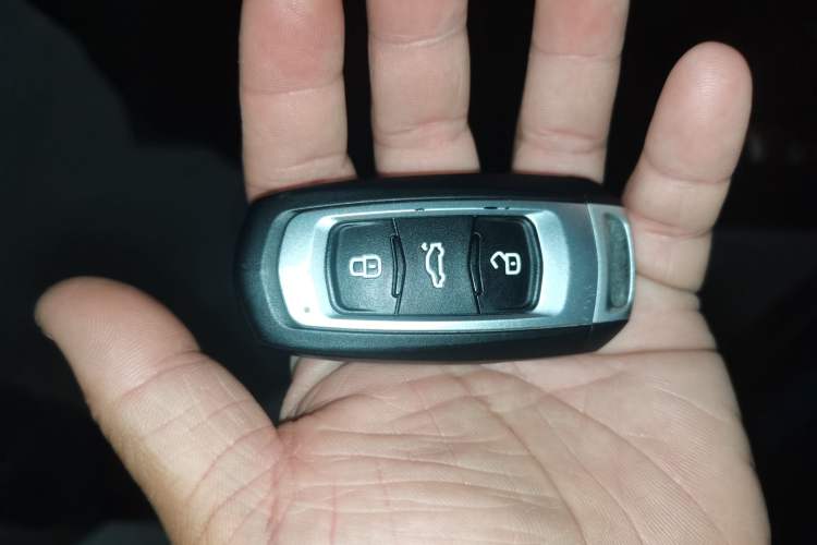 Used Geely Auto Emgrand GL 2018 1.8L Manual Elite Smart Connectivity Version Vehicle Key