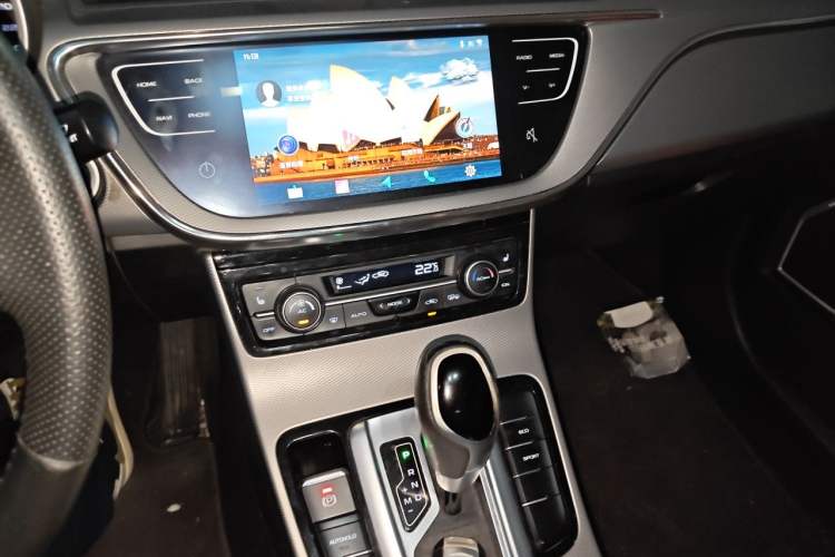 Used Geely Auto Emgrand GL 2018 1.4T DCT Prestige Smart Connectivity Version Audio And AC Panel