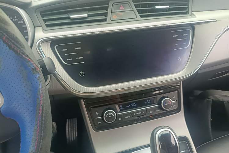 Used Geely Auto Emgrand GL 2018 1.4T DCT Prestige Smart Connectivity Version Audio And AC Panel