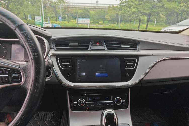 Used Geely Auto Emgrand GL 2018 1.8L DCT Elite Smart Connectivity Version Audio And AC Panel