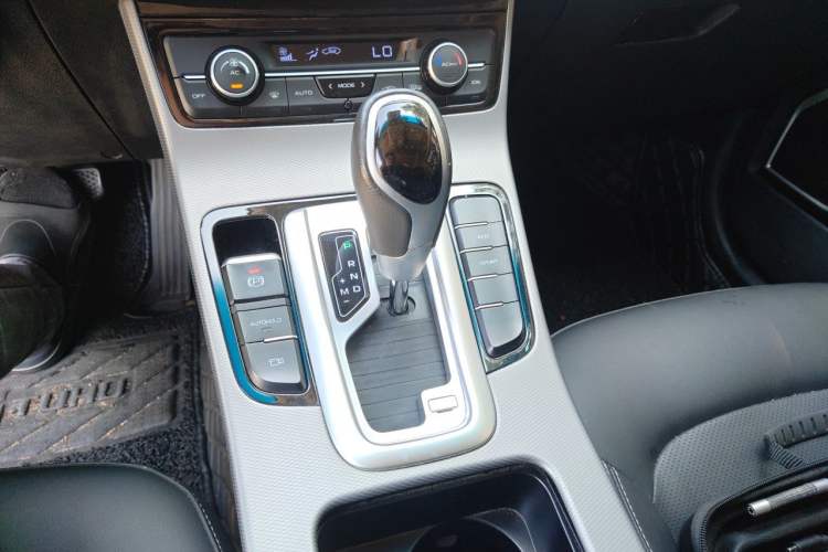 Used Geely Auto Emgrand GL 2018 1.4T DCT Elite Smart Connectivity Version Gear Lever