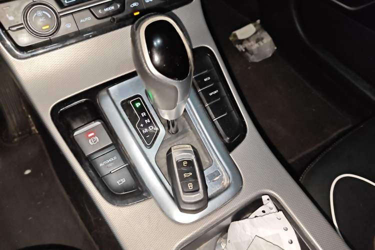 Used Geely Auto Emgrand GL 2018 1.4T DCT Prestige Smart Connectivity Version Gear Lever