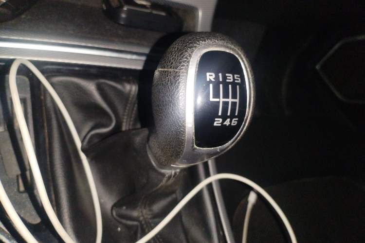 Used Geely Auto Emgrand GL 2018 1.4T Manual Elite Smart Connectivity Version Gear Lever