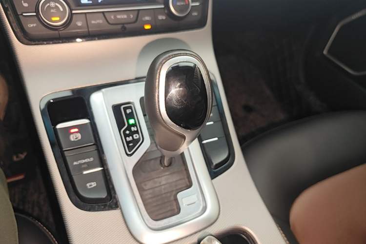 Used Geely Auto Emgrand GL 2018 1.4T DCT Prestige Smart Connectivity Version Gear Lever