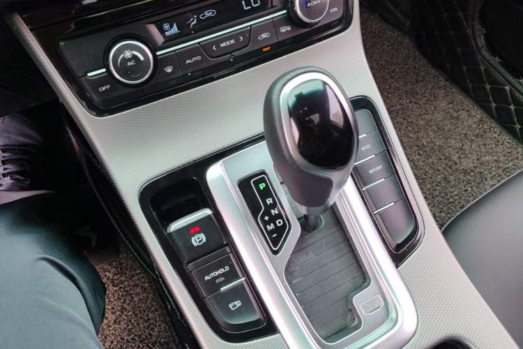 Used Geely Auto Emgrand GL 2018 1.8L DCT Elite Smart Connectivity Version Gear Lever