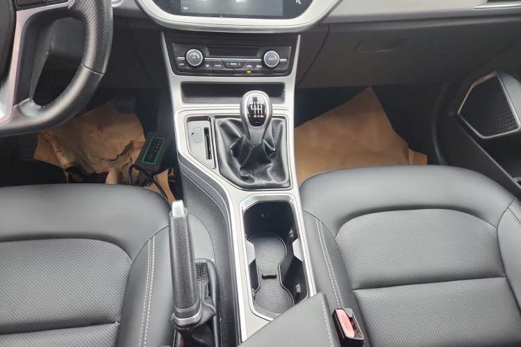 Used Geely Auto Emgrand GL 2018 1.8L Manual Elite Smart Connectivity Version Gear Lever
