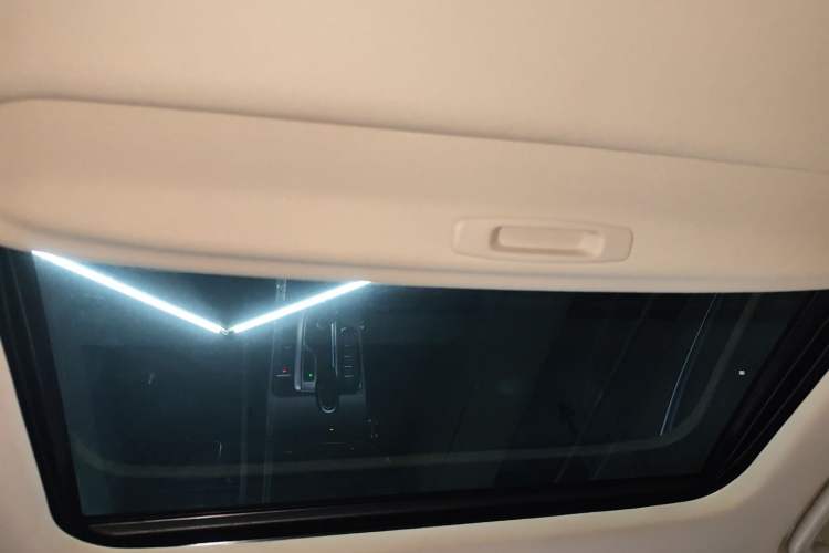 Used Geely Auto Emgrand GL 2018 1.4T DCT Prestige Smart Connectivity Version Headliner