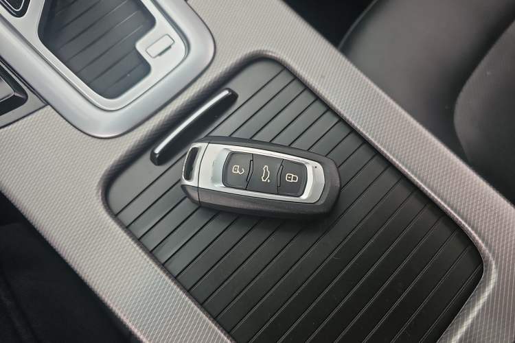 Used Geely Auto Emgrand GL 2018 1.4T DCT Elite Smart Connectivity Version Interior 1