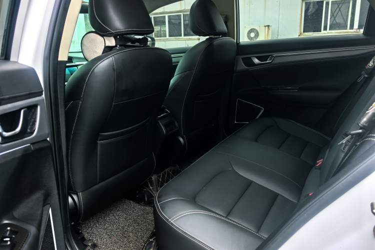 Used Geely Auto Emgrand GL 2018 1.8L DCT Elite Smart Connectivity Version Interior 2