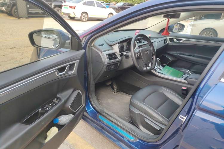 Used Geely Auto Emgrand GL 2018 1.8L DCT Elite Smart Connectivity Version Interior 3