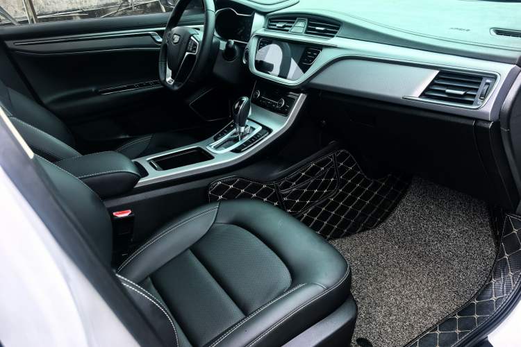 Used Geely Auto Emgrand GL 2018 1.8L DCT Elite Smart Connectivity Version Interior 4