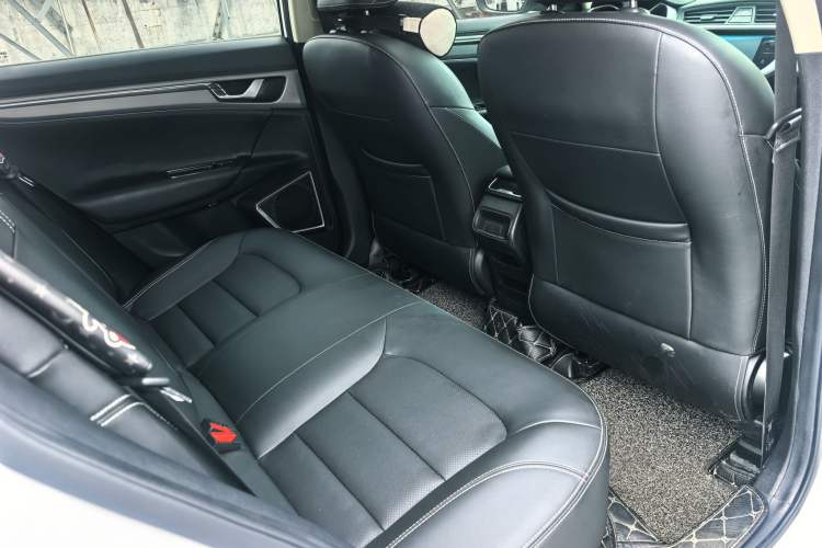 Used Geely Auto Emgrand GL 2018 1.8L DCT Elite Smart Connectivity Version Interior 5