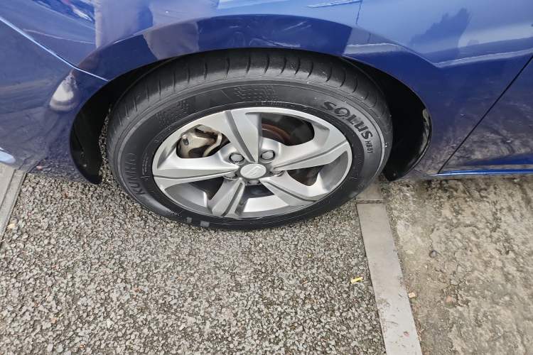 Used Geely Auto Emgrand GL 2018 1.8L Manual Elite Smart Connectivity Version Left Front Wheel Hub