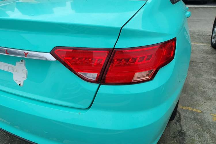 Used Geely Auto Emgrand GL 2018 1.8L DCT Elite Smart Connectivity Version Right Rear Taillight
