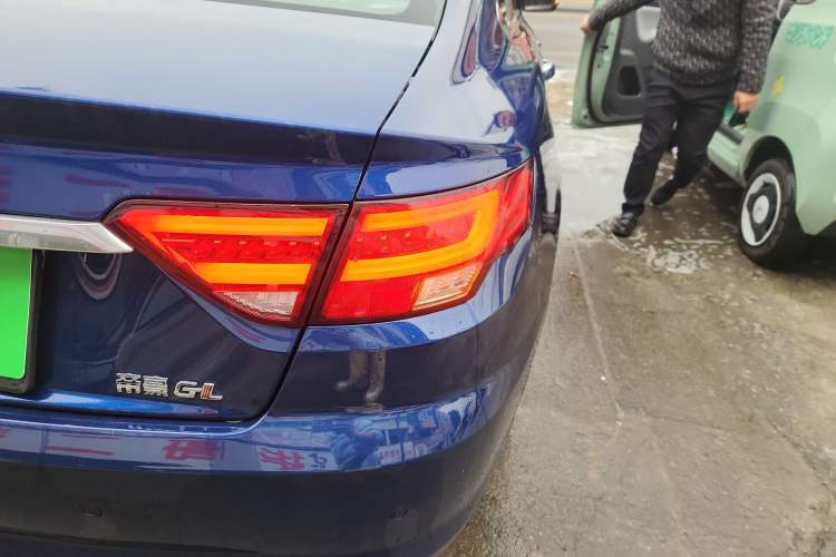 Used Geely Auto Emgrand GL 2018 1.8L Manual Elite Smart Connectivity Version Right Rear Taillight