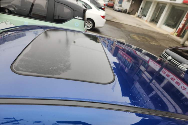 Used Geely Auto Emgrand GL 2018 1.8L Manual Elite Smart Connectivity Version Roof