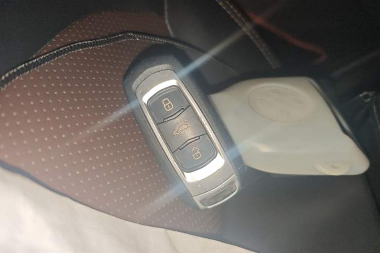 Used Geely Auto Emgrand GL 2018 1.4T DCT Prestige Smart Connectivity Version Vehicle Key