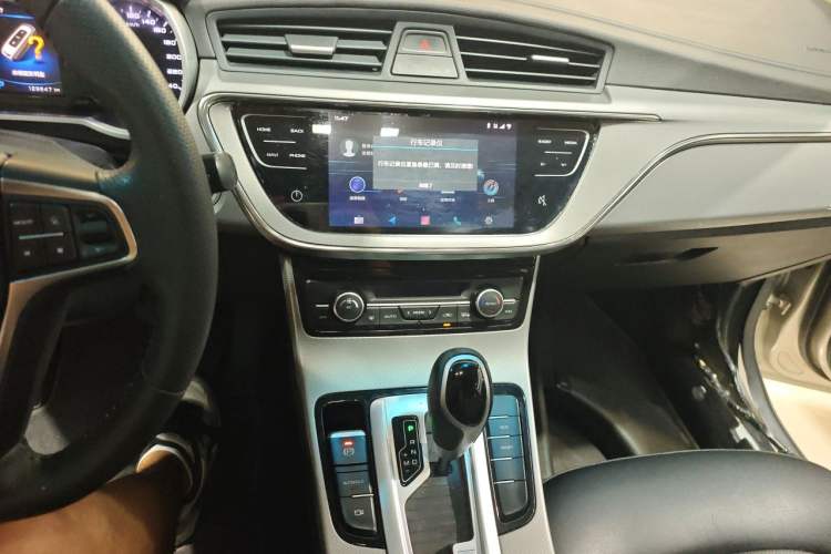 Used Geely Auto Emgrand GL 2018 1.8L DCT Elite Smart Connectivity Version Audio And AC Panel