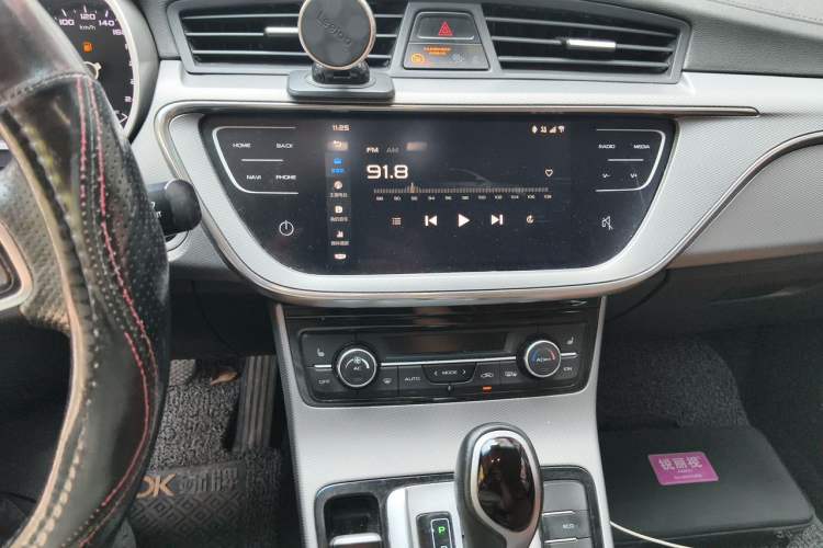 Used Geely Auto Emgrand GL 2018 1.4T DCT Prestige Smart Connectivity Version Audio And AC Panel