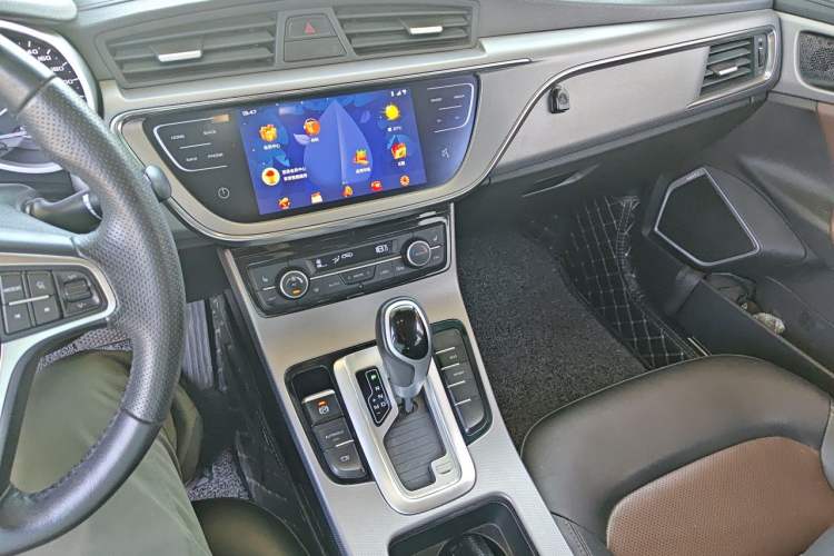 Used Geely Auto Emgrand GL 2018 1.4T DCT Prestige Smart Connectivity Version Audio And AC Panel